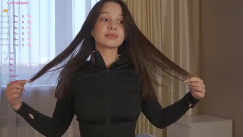 Nicole online show from December 16, 2025, 5:56 am