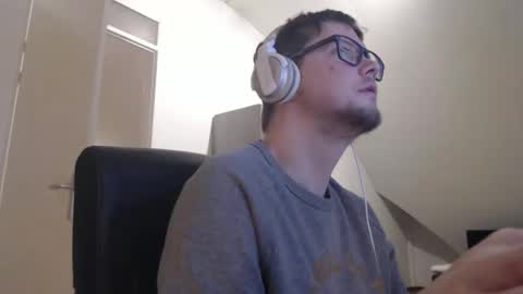 chillzonecam online show from November 29, 2025, 7:39 pm