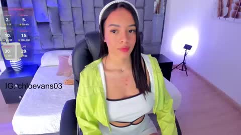 Chloe online show from March 7, 2025, 11:40 am