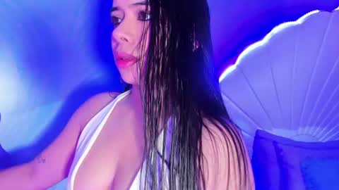 chloe_blowjob online show from June 25, 2026, 11:04 am