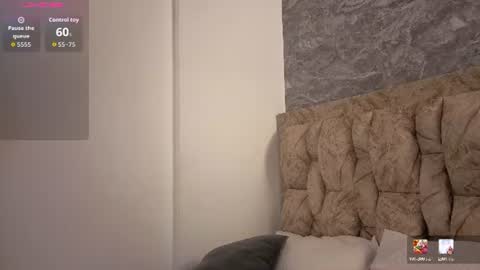chloe_bluee_ online show from June 19, 2026, 11:14 am