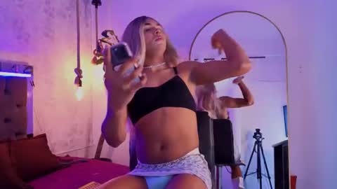 Snapshot of chloe_bronze chatting on July 13, 2026, 7:16 pm Chloe online show from July 13, 2026, 7:16 pm