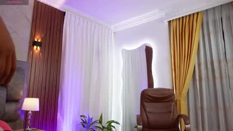 Chloe online show from March 21, 2026, 12:10 pm