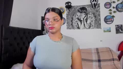 Snapshot of chloe_kisses chatting on September 27, 2025, 11:04 am chloe_kisses online show from September 27, 2025, 11:04 am