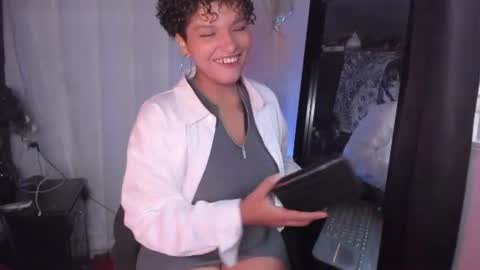 Snapshot of chloe_kisses2 chatting on June 19, 2026, 11:36 am chloe_kisses2 online show from June 19, 2026, 11:36 am