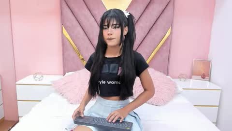 Chloe online show from March 7, 2026, 11:29 am