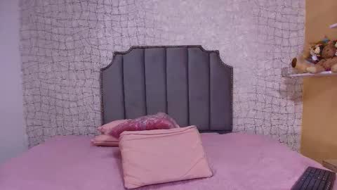 Snapshot of chloe_leroy chatting on September 30, 2025, 11:59 am chloe_leroy online show from September 30, 2025, 11:59 am