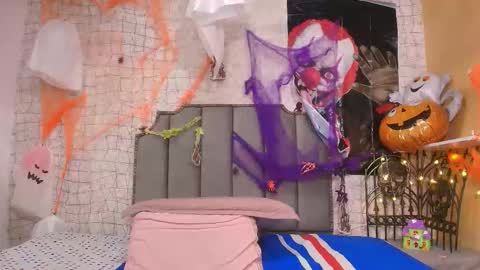 Snapshot of chloe_leroy chatting on October 28, 2025, 11:58 am chloe_leroy online show from October 28, 2025, 11:58 am