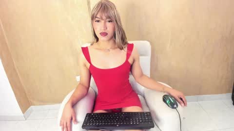 chloe_luxury online show from May 12, 2026, 1:19 pm