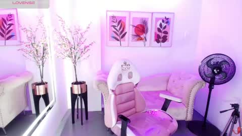 Chloe  online show from May 18, 2026, 11:49 am