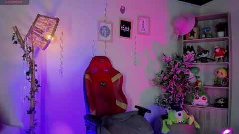 CLOE  online show from September 9, 2025, 9:47 pm