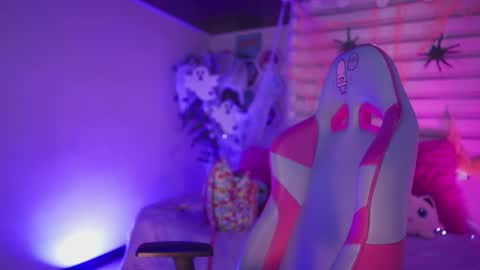 CLOE  online show from October 22, 2025, 8:52 pm