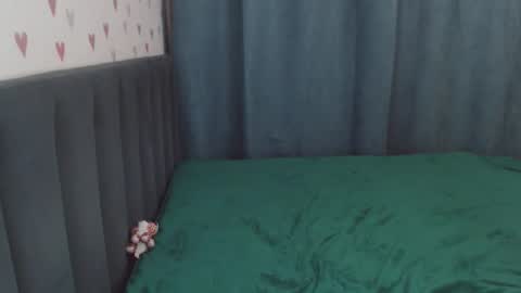 Chloe online show from October 10, 2025, 7:35 pm