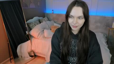Chloe online show from May 29, 2026, 2:04 pm