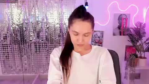 Chloe online show from July 3, 2026, 6:25 pm
