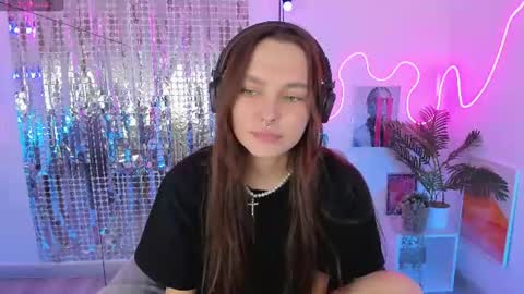 Chloe online show from July 26, 2026, 1:51 pm