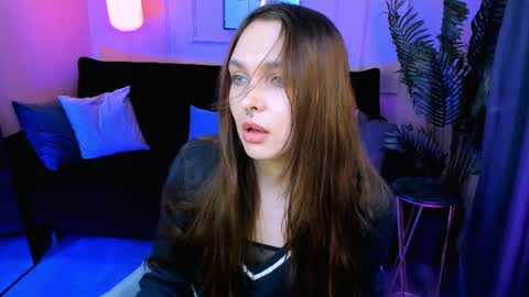 Chloe online show from July 28, 2026, 2:13 pm