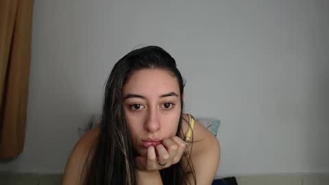 Chloe  online show from September 18, 2025, 5:26 pm