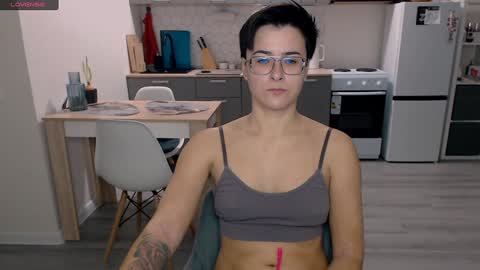 Snapshot of chloe_x_ chatting on December 3, 2024, 10:39 am Eva and Sandra online show from December 3, 2024, 10:39 am