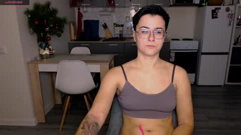 Snapshot of chloe_x_ chatting on December 25, 2024, 9:02 am Eva and Sandra online show from December 25, 2024, 9:02 am