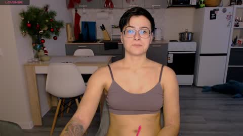 Snapshot of chloe_x_ chatting on January 4, 2025, 9:54 am Eva and Sandra online show from January 4, 2025, 9:54 am