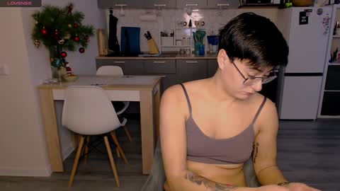 Snapshot of chloe_x_ chatting on January 5, 2025, 10:21 am Eva and Sandra online show from January 5, 2025, 10:21 am