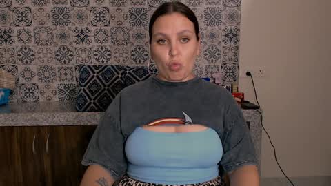 Snapshot of chloe_x_ chatting on February 8, 2025, 10:40 pm Eva and Sandra online show from February 8, 2025, 10:40 pm