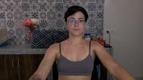 Snapshot of chloe_x_ chatting on February 18, 2025, 8:38 am Eva and Sandra online show from February 18, 2025, 8:38 am