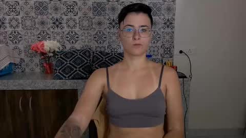 Snapshot of chloe_x_ chatting on February 21, 2025, 5:02 am Eva and Sandra online show from February 21, 2025, 5:02 am