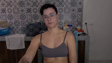 Snapshot of chloe_x_ chatting on March 11, 2025, 6:10 am Eva and Sandra online show from March 11, 2025, 6:10 am