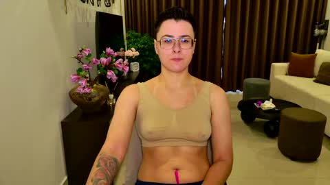 Snapshot of chloe_x_ chatting on April 17, 2026, 7:44 am Eva and Sandra online show from April 17, 2026, 7:44 am