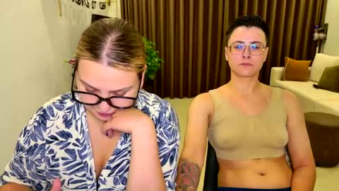 Snapshot of chloe_x_ chatting on April 19, 2026, 6:10 pm Eva and Sandra online show from April 19, 2026, 6:10 pm