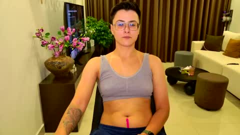 Snapshot of chloe_x_ chatting on April 24, 2026, 6:10 pm Eva and Sandra online show from April 24, 2026, 6:10 pm