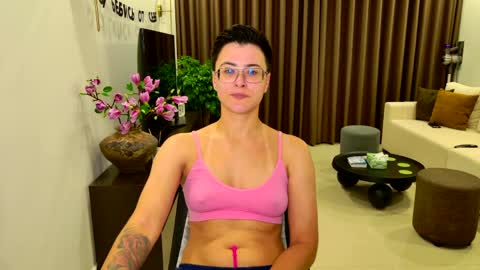 Snapshot of chloe_x_ chatting on May 5, 2026, 9:01 pm Eva and Sandra online show from May 5, 2026, 9:01 pm