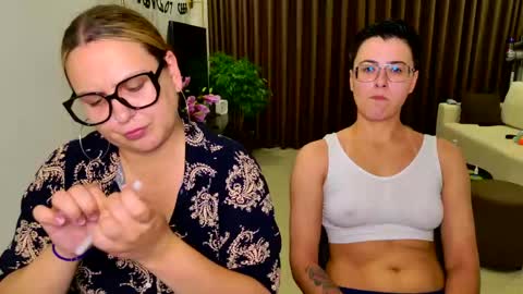 Snapshot of chloe_x_ chatting on May 9, 2026, 6:35 pm Eva and Sandra online show from May 9, 2026, 6:35 pm