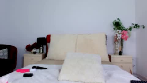 Chloe online show from September 15, 2025, 9:09 am