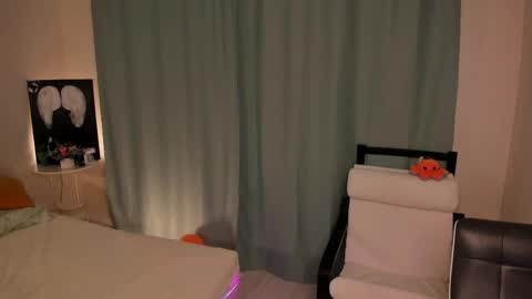 Chloe online show from November 15, 2025, 12:34 pm