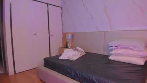 Chloee online show from November 18, 2025, 11:36 am