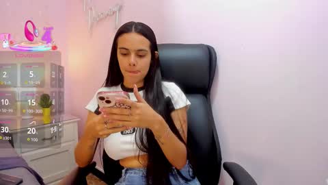  Chloe Harper  online show from October 3, 2025, 1:52 pm