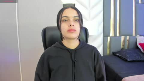  Chloe Harper  online show from April 8, 2026, 11:54 am