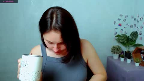 Chloe online show from December 15, 2025, 5:01 am