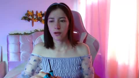 Chloe online show from February 19, 2025, 1:06 pm