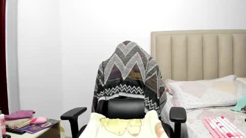 chloemiller   online show from April 26, 2026, 5:54 pm