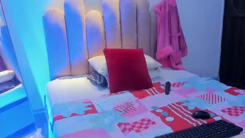 chloemilly2 online show from July 22, 2026, 11:18 pm