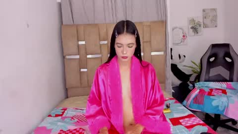 chloemilly2 online show from July 24, 2026, 8:18 pm