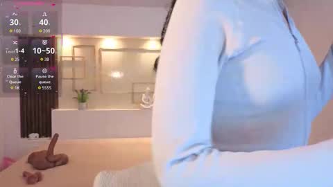 Chloe Moon online show from October 27, 2025, 12:42 pm