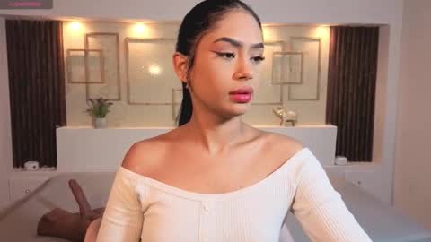 Chloe Moon online show from November 11, 2025, 9:53 am