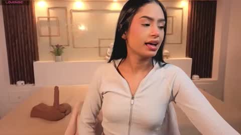 Chloe Moon online show from November 17, 2025, 11:38 am