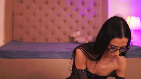 Chlo online show from February 10, 2026, 4:05 am