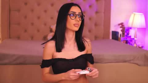 Chlo online show from February 22, 2026, 4:24 am